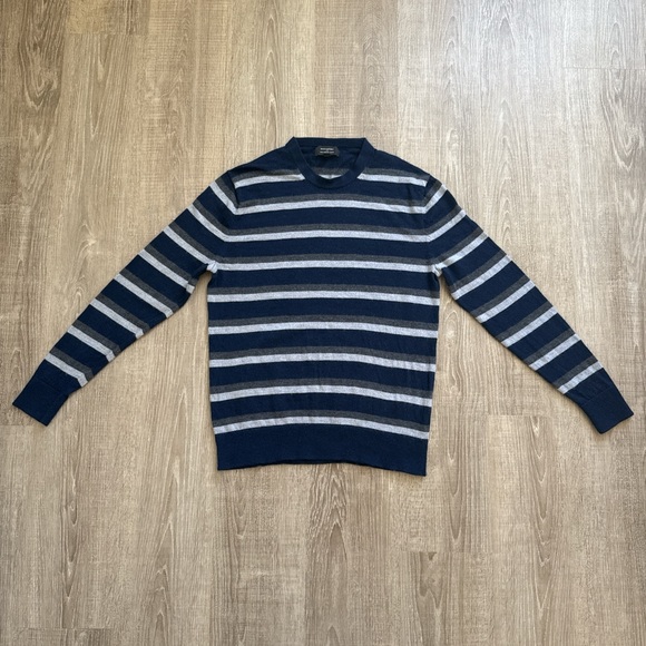 Banana Republic 100% Merino Wool Navy Grey Striped Sweater Preppy Size M - Picture 2 of 10